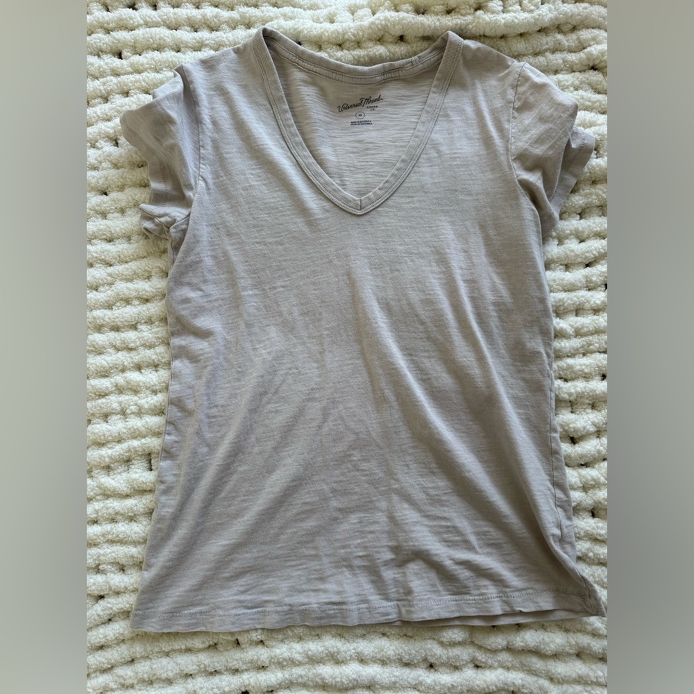 Universal Thread Light Beige V-Neck Tee